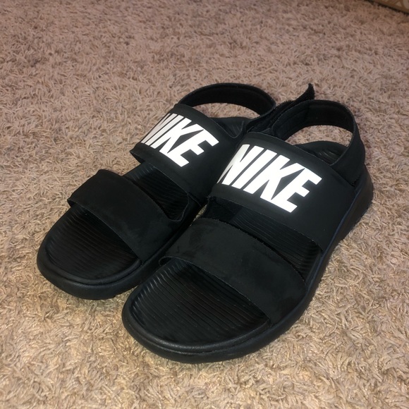 womens nike sandals tanjun
